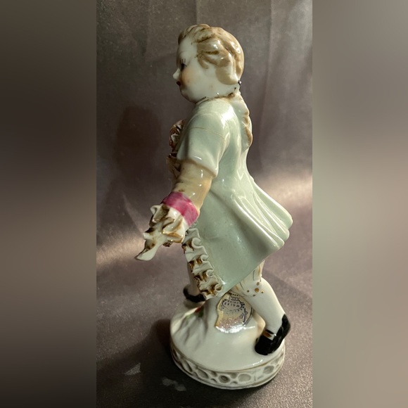 Vintage Colonial Boy Figurine Ruffled Coat, Hand-Painted Wales China Japan. 5” - Picture 5 of 7